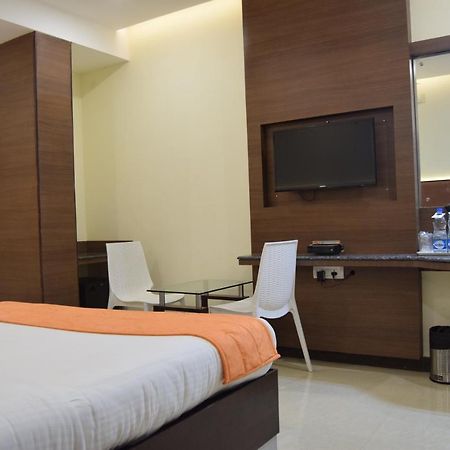 Thiviyam Airport Hotel Chennai Exterior foto
