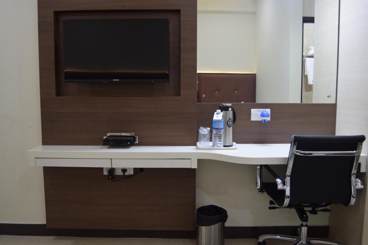 Thiviyam Airport Hotel Chennai Exterior foto
