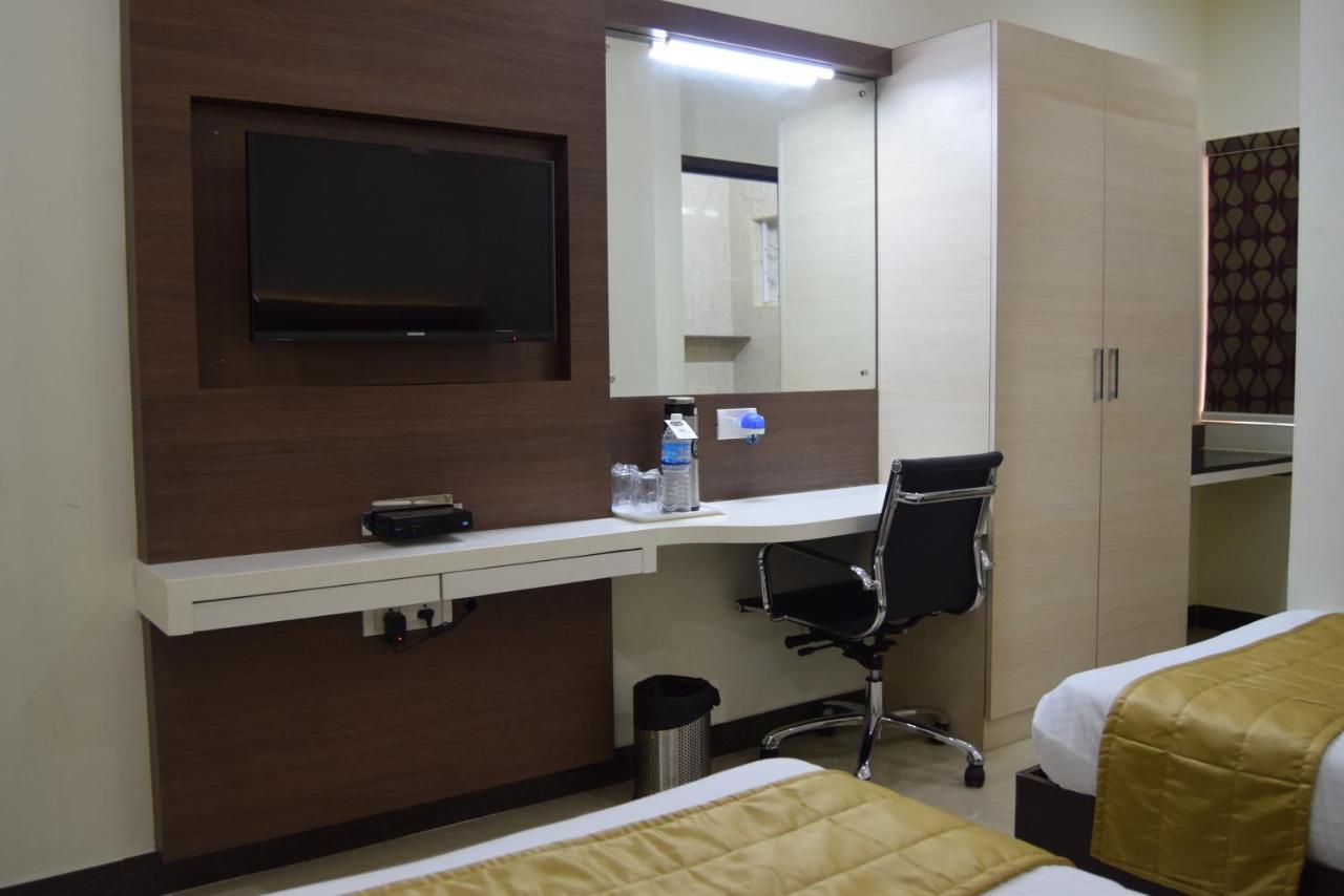 Thiviyam Airport Hotel Chennai Exterior foto